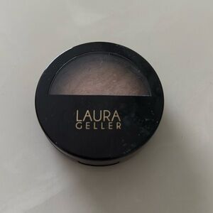 Laura Geller baked balance and brighten 
Foundation 
Medium